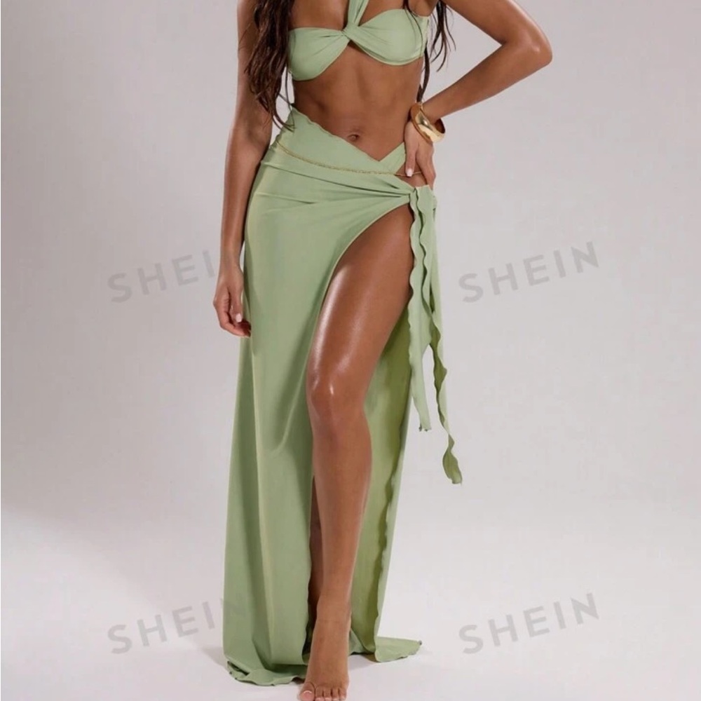 Bikini - Picture 3 of 3